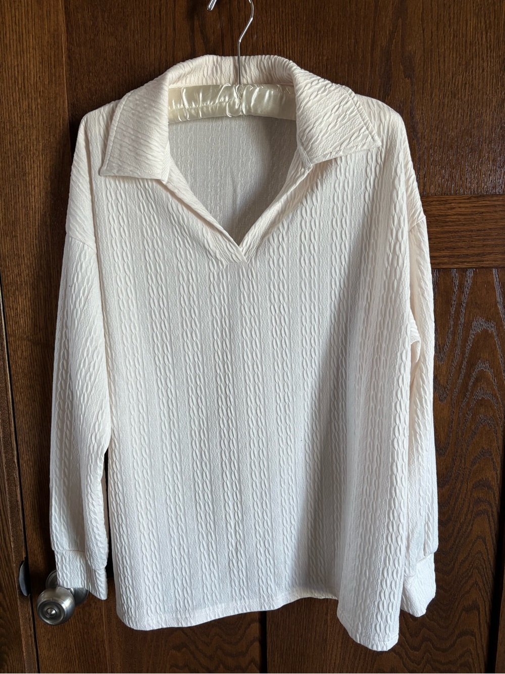 Women’s Cream Textured V-Neck Collared Top. Small.  DD Designs